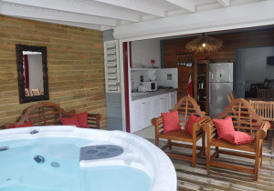 Location Guadeloupe Sainte-Anne A 150m de la plage T2 de charme avec jacuzzi privé, piscine,wifi.